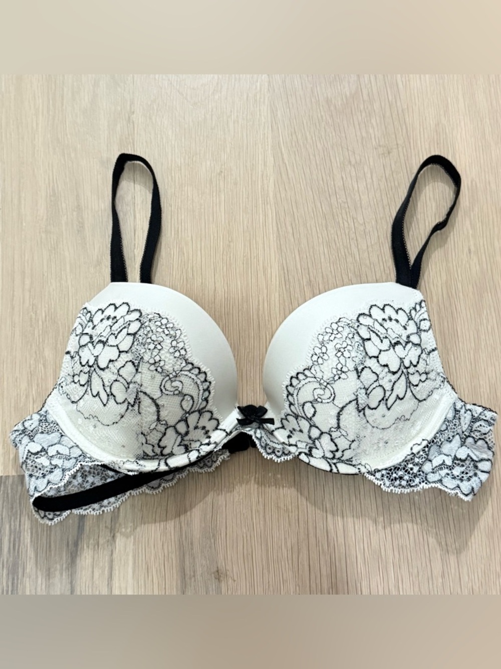 Victoria’s Secret black and white lace dream angels push up bra 34A